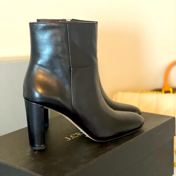 Shoes - Bananas republic Leather boots